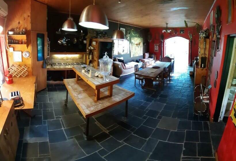 Quarto Basic, Holt Hill