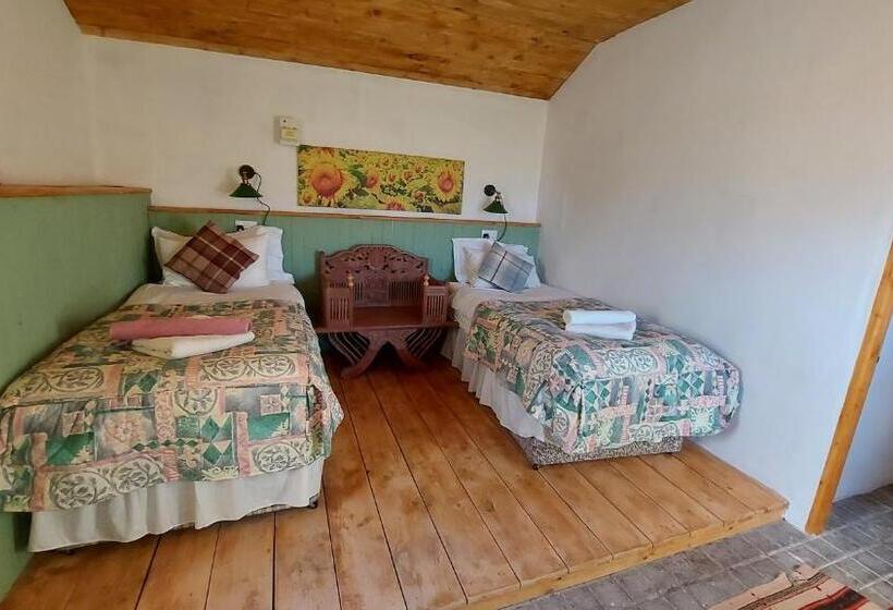 Четырехместный Номер Стандарт, Garvault House