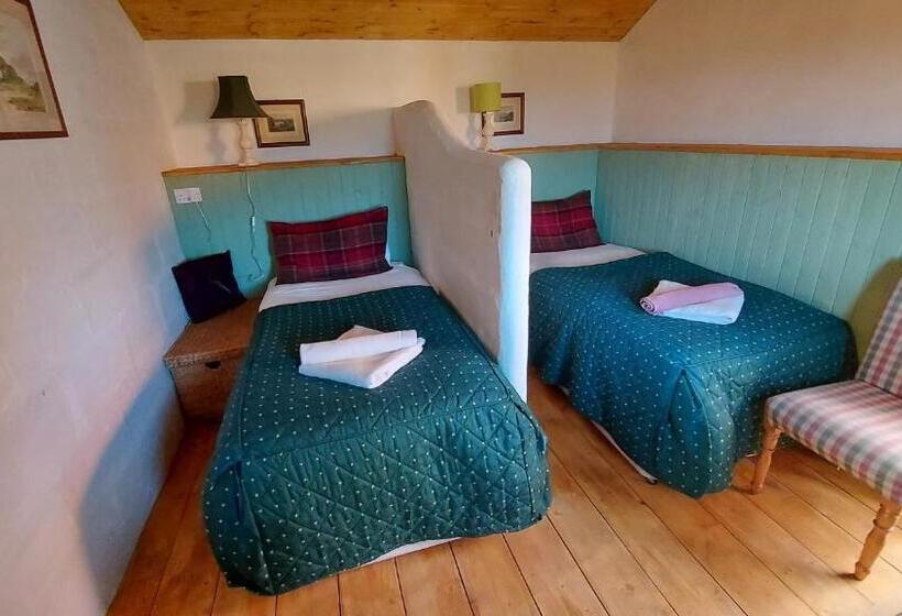 Четырехместный Номер Стандарт, Garvault House