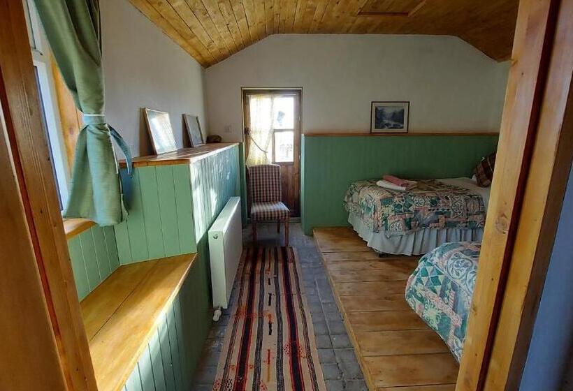 غرفة قياسية رباعية, Garvault House
