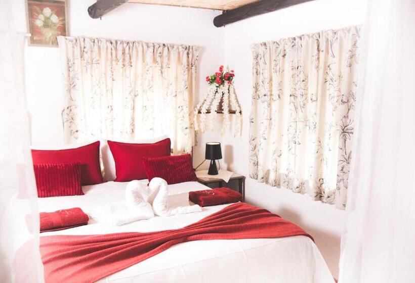 Семейное Бунгало, 29 Polvy Street