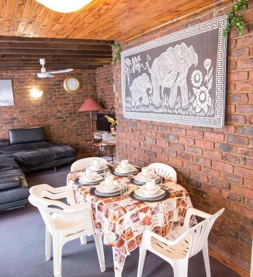 Family Suite, 29 Polvy Street