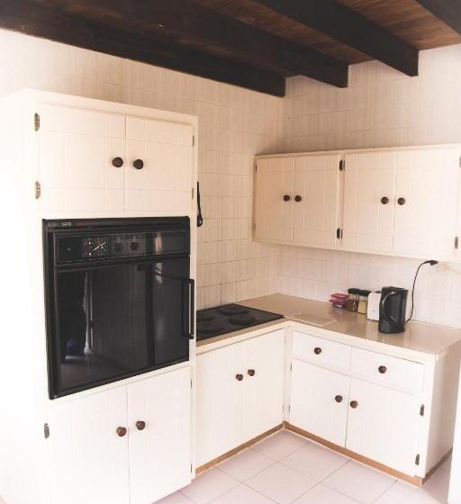 Suite Familiar, 29 Polvy Street