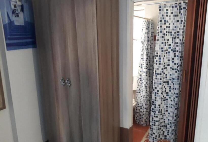 Номер Economy, 29 Polvy Street