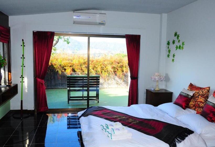 패밀리 룸 산 전망, Phumimalee Nature View Resort