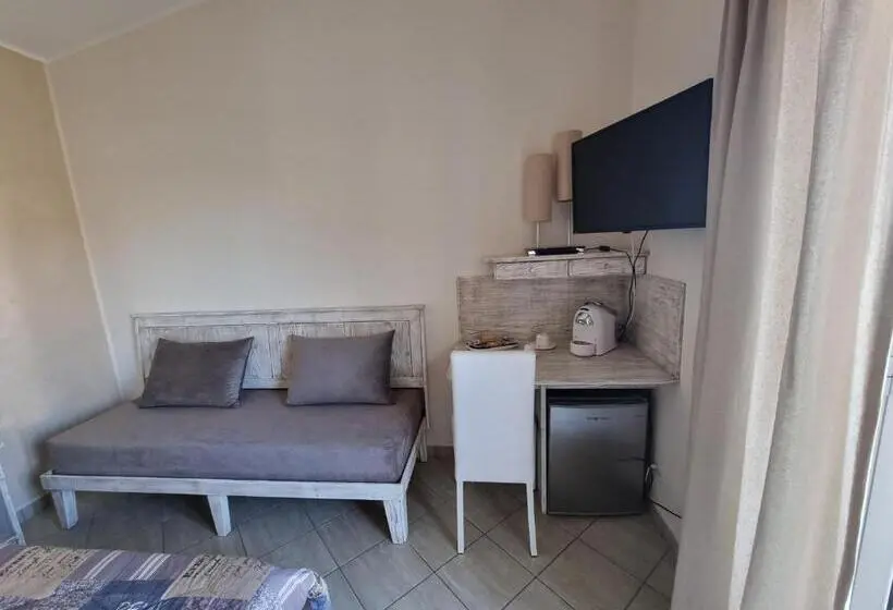 バルコニー付きスタンダードトリプルルーム, B&b E Casa Vacanza Al Castello
