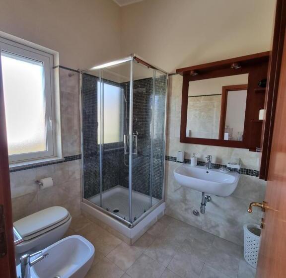 带阳台的三人标准间, B&b E Casa Vacanza Al Castello