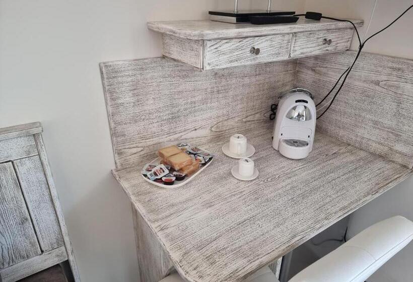 带阳台的三人标准间, B&b E Casa Vacanza Al Castello