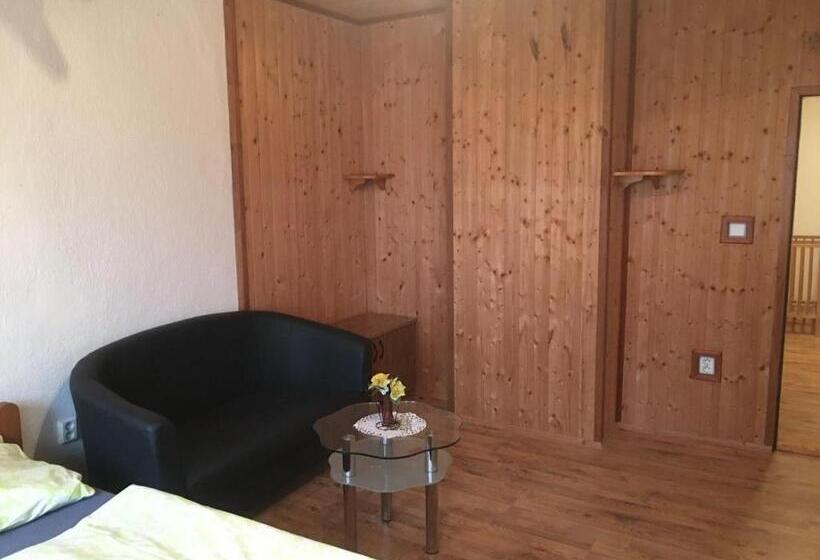 جناح, Pension Peklo