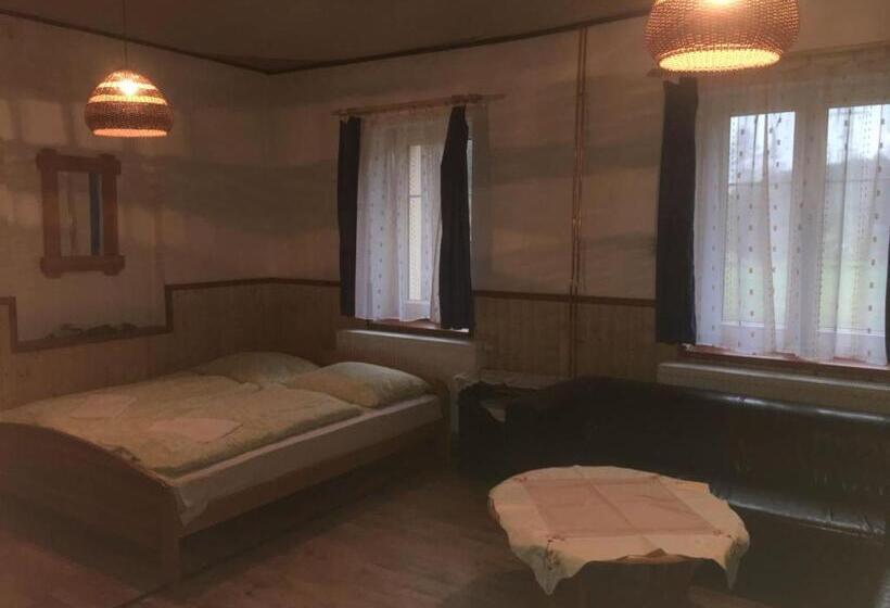 جناح, Pension Peklo