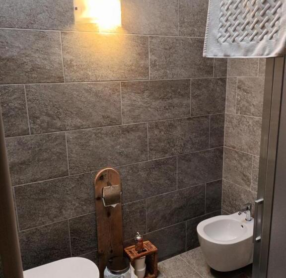 استودیو خانوادگی, Foresteria B&b Vecchiascuola Pianazzola