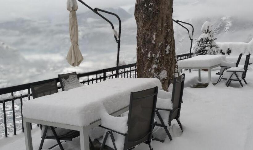 استودیو خانوادگی, Foresteria B&b Vecchiascuola Pianazzola