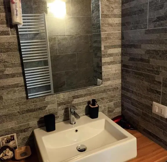 景色の見えるトリプルスタンダードルーム, Foresteria B&b Vecchiascuola Pianazzola