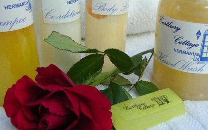 스탠다드 방갈로, Eastbury Cottage