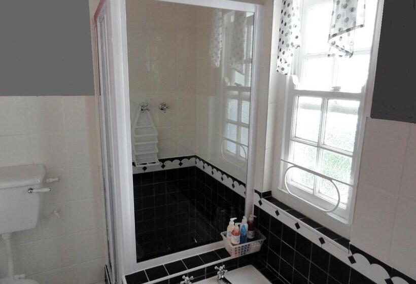 스위트, Eastbury Cottage