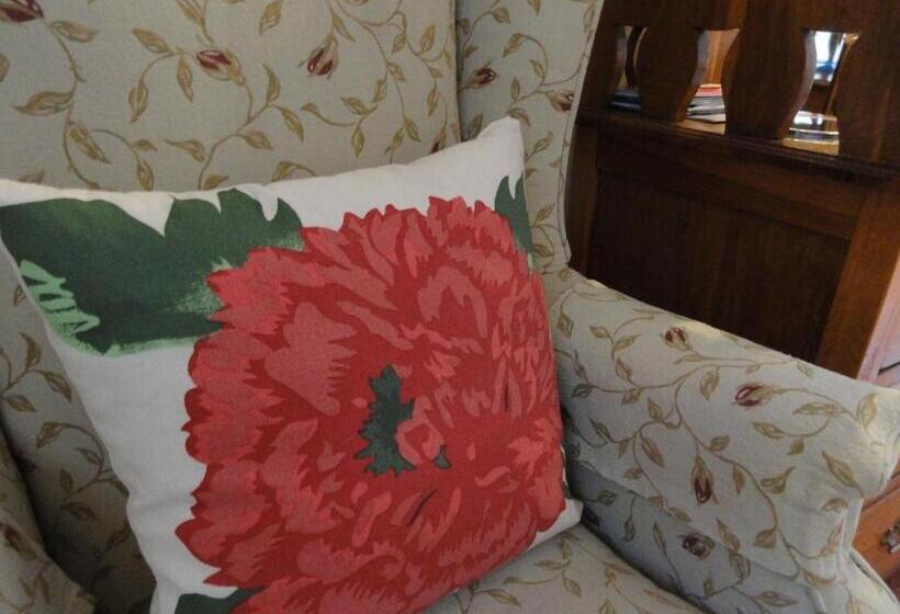 Standardrum, Eastbury Cottage