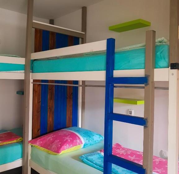 تختخواب در اتاق مشترک, Thirsty River Rooms