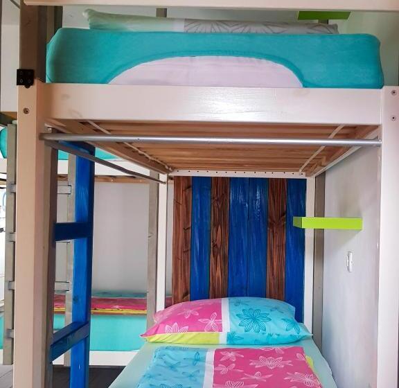 تختخواب در اتاق مشترک, Thirsty River Rooms