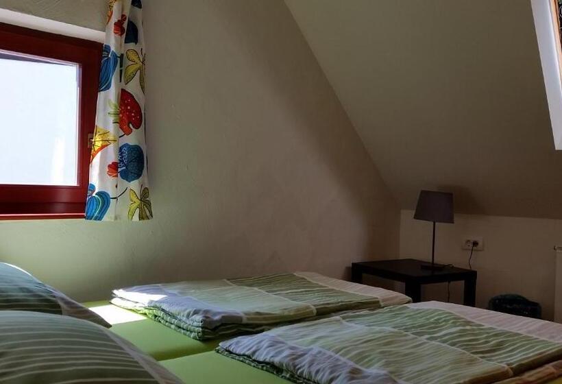 اتاق اکونومی, Thirsty River Rooms