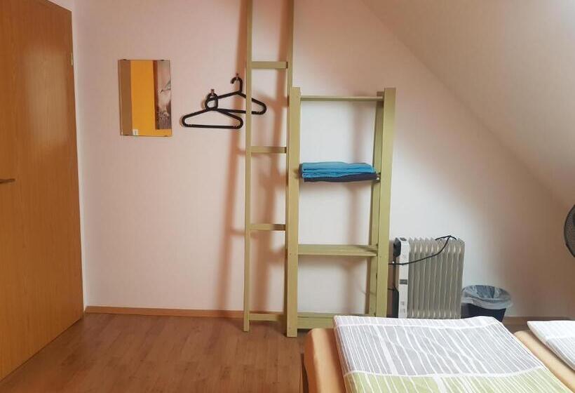 اتاق اکونومی, Thirsty River Rooms