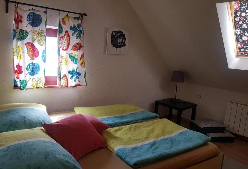 اتاق اکونومی, Thirsty River Rooms