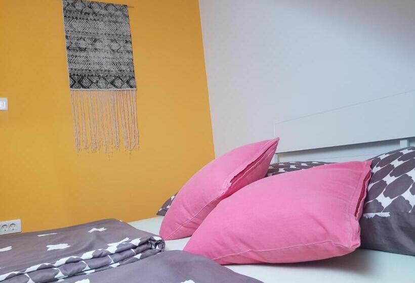 اتاق اکونومی, Thirsty River Rooms
