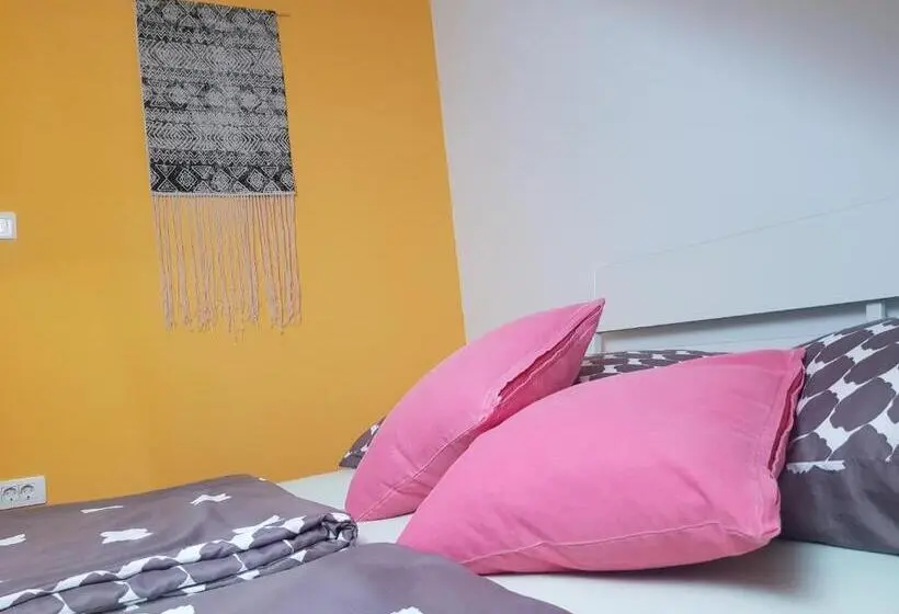 اتاق اکونومی, Thirsty River Rooms