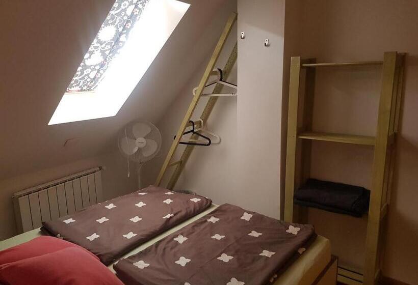 اتاق اکونومی, Thirsty River Rooms