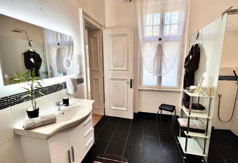 Апартаменты 1 Спальня с Балконом, Apartment Im Grünen