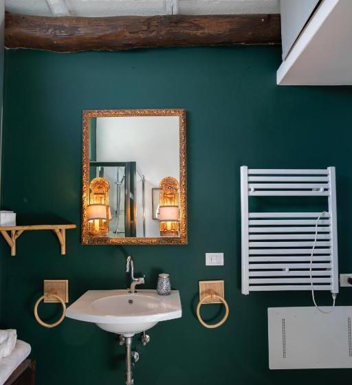 جناح جونيور مزوَّد بتراس, La Torretta Studios & Suite