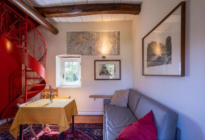 جناح جونيور مزوَّد بتراس, La Torretta Studios & Suite