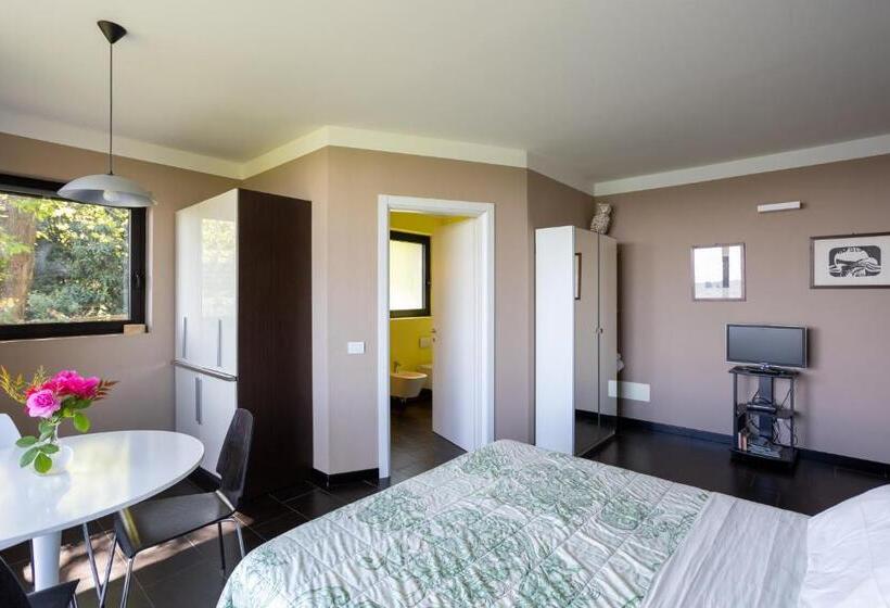 استوديو قياسي مطل على البحيرة, La Torretta Studios & Suite