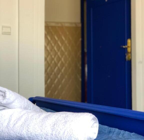 اتاق لوکس, El Muniria