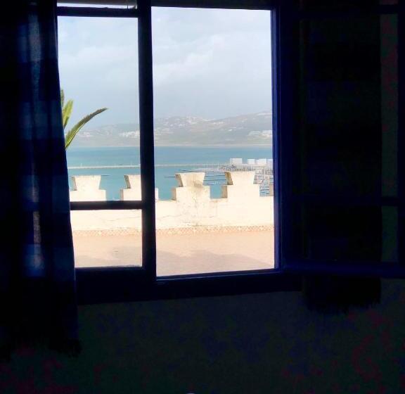 اتاق لوکس, El Muniria