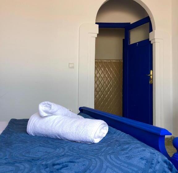 اتاق لوکس, El Muniria