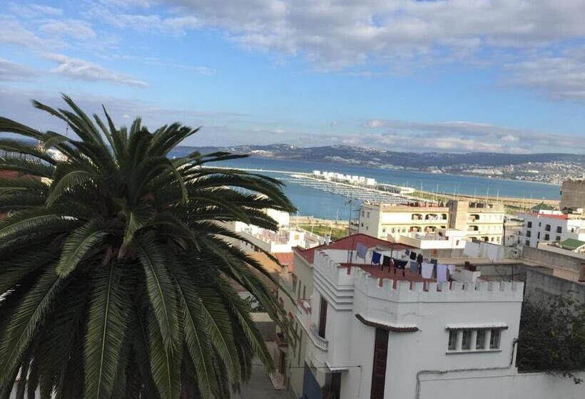 اتاق لوکس, El Muniria