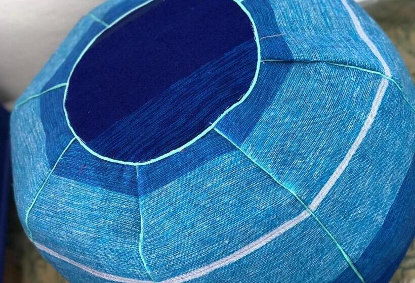 اتاق لوکس, El Muniria