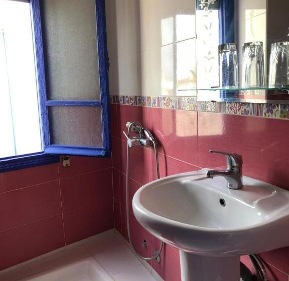 اتاق لوکس, El Muniria