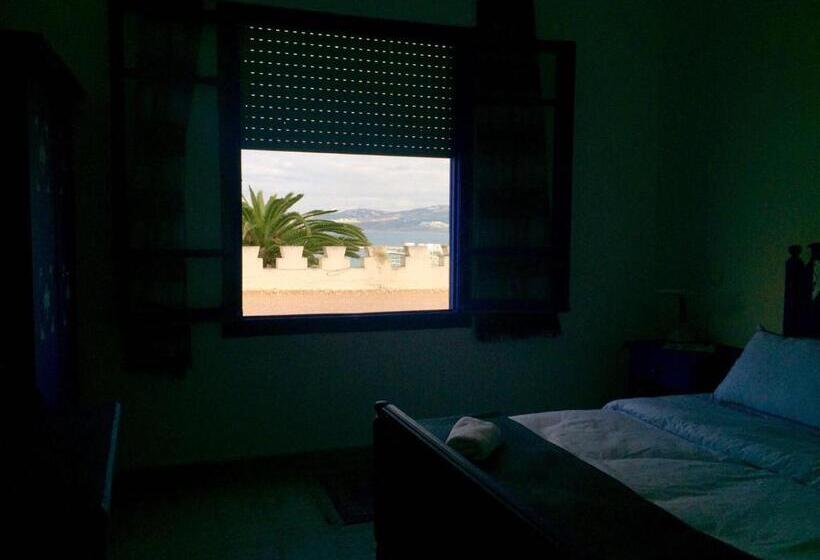 اتاق لوکس, El Muniria