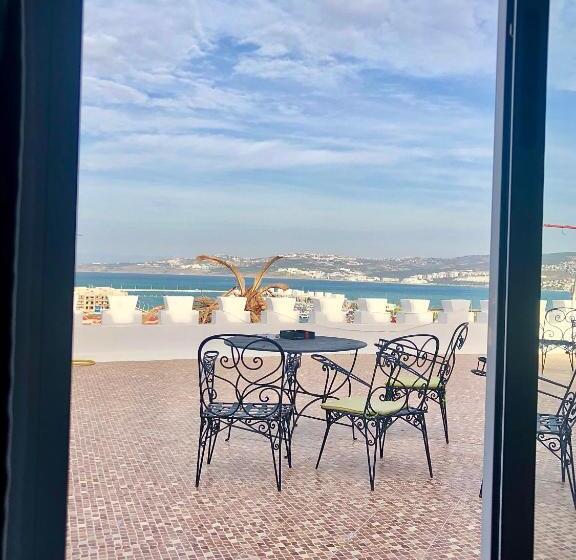 اتاق لوکس, El Muniria