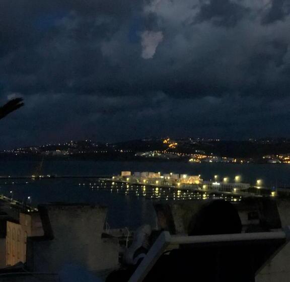 اتاق استاندارد با سرویس بهداشتی مشترک, El Muniria