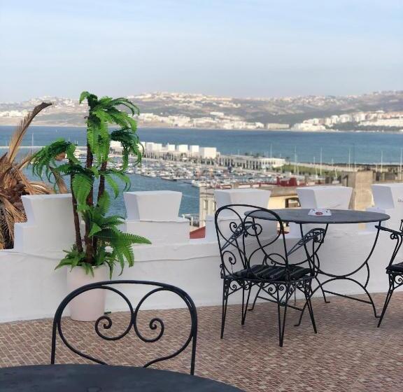 اتاق استاندارد با سرویس بهداشتی مشترک, El Muniria