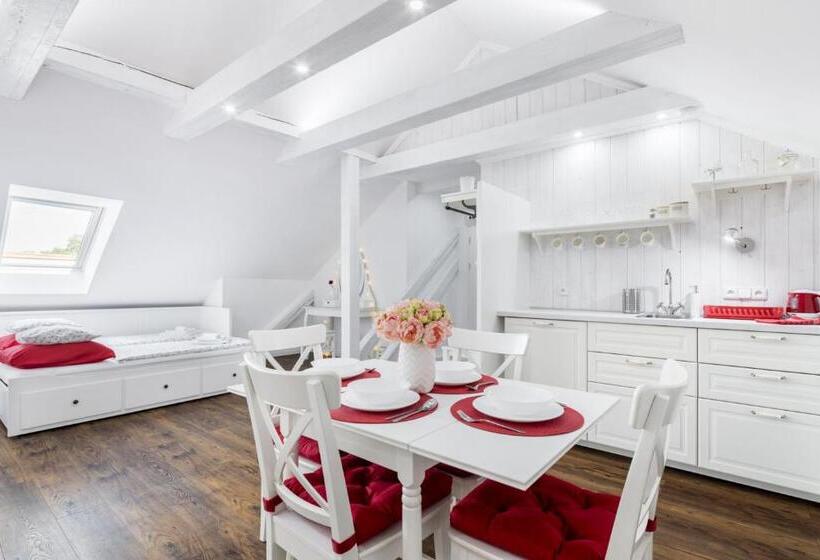 سوییت خانوادگی, Penzion Belle Donne