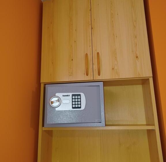 اتاق استاندارد سه نفره, éva Apartmanház