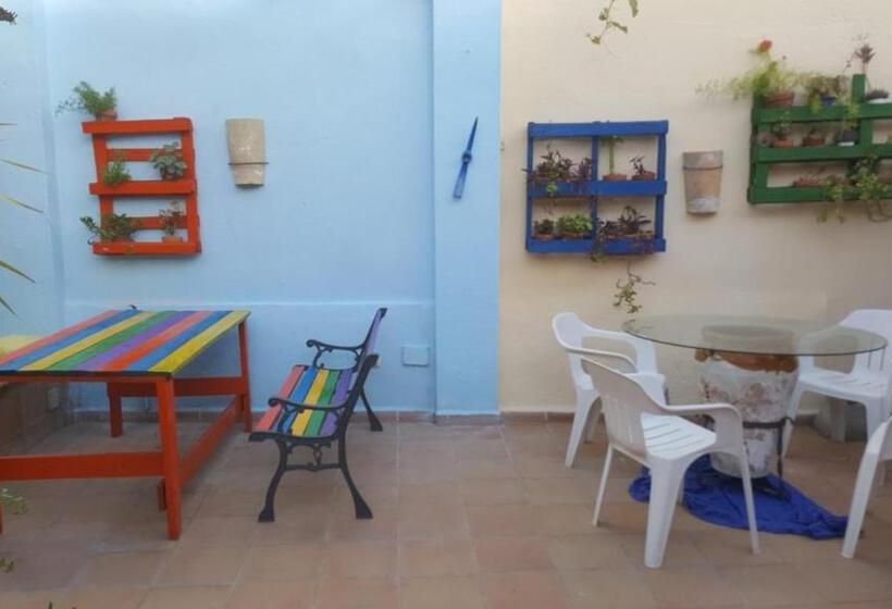 חדר סטנדרט לשלושה עם חדר אמבטיה משוף, Villa Marina