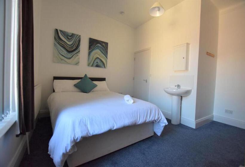 شقة غرفة واحدة, Western Hill