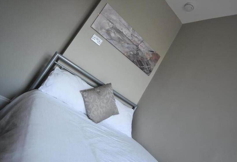 شقة غرفة واحدة, Western Hill