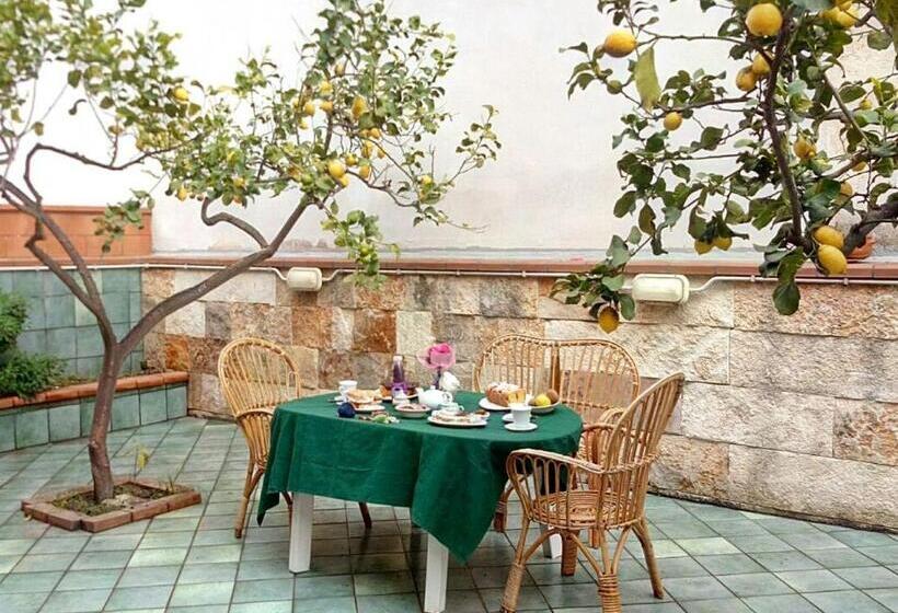 غرفة قياسية ثلاثية, B&b Lo Smeraldo