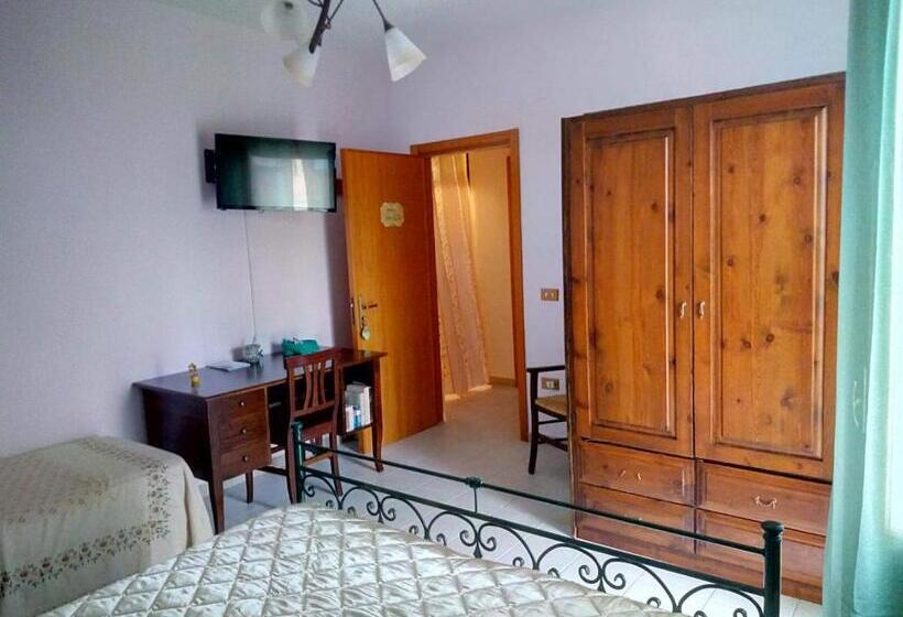 غرفة قياسية ثلاثية, B&b Lo Smeraldo