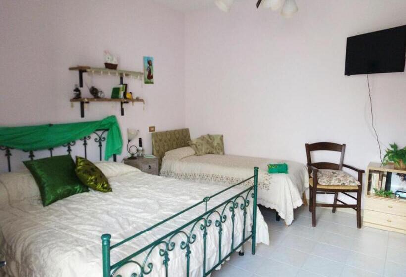 غرفة قياسية ثلاثية, B&b Lo Smeraldo